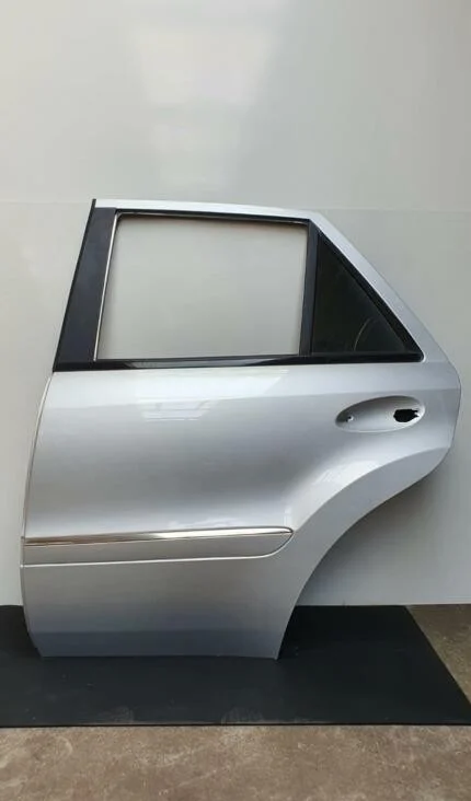 Portier linksachter Mercedes ML-klasse w164 (P009)