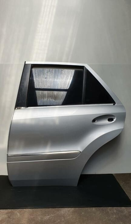 Portier linksachter Mercedes ML-klasse w164 (P016)