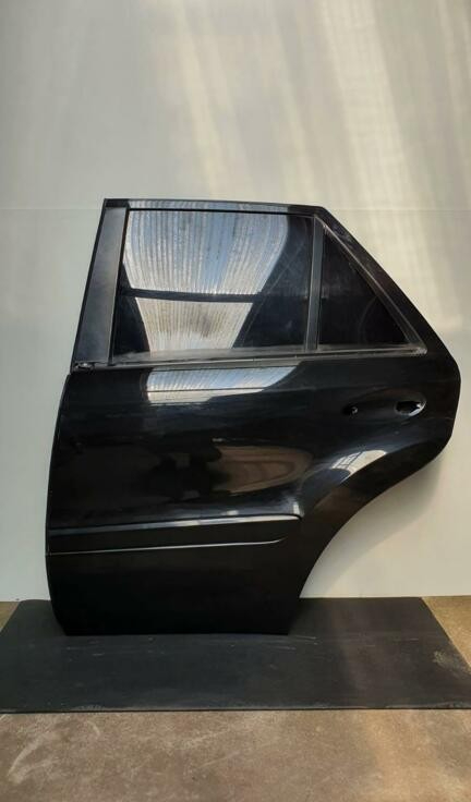 Portier linksachter Mercedes ML-klasse w164 (P018)
