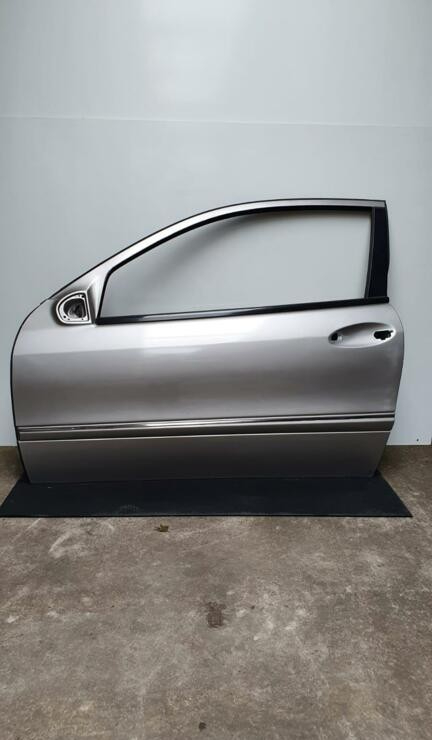 Portier linksvoor Mercedes C-klasse w203 Coup&eacute; (P030)