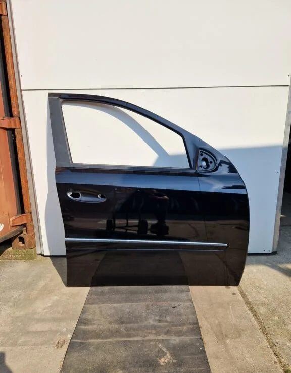 Door front right Mercedes ML-class w164 (P061) - Article 15822 1 - P061