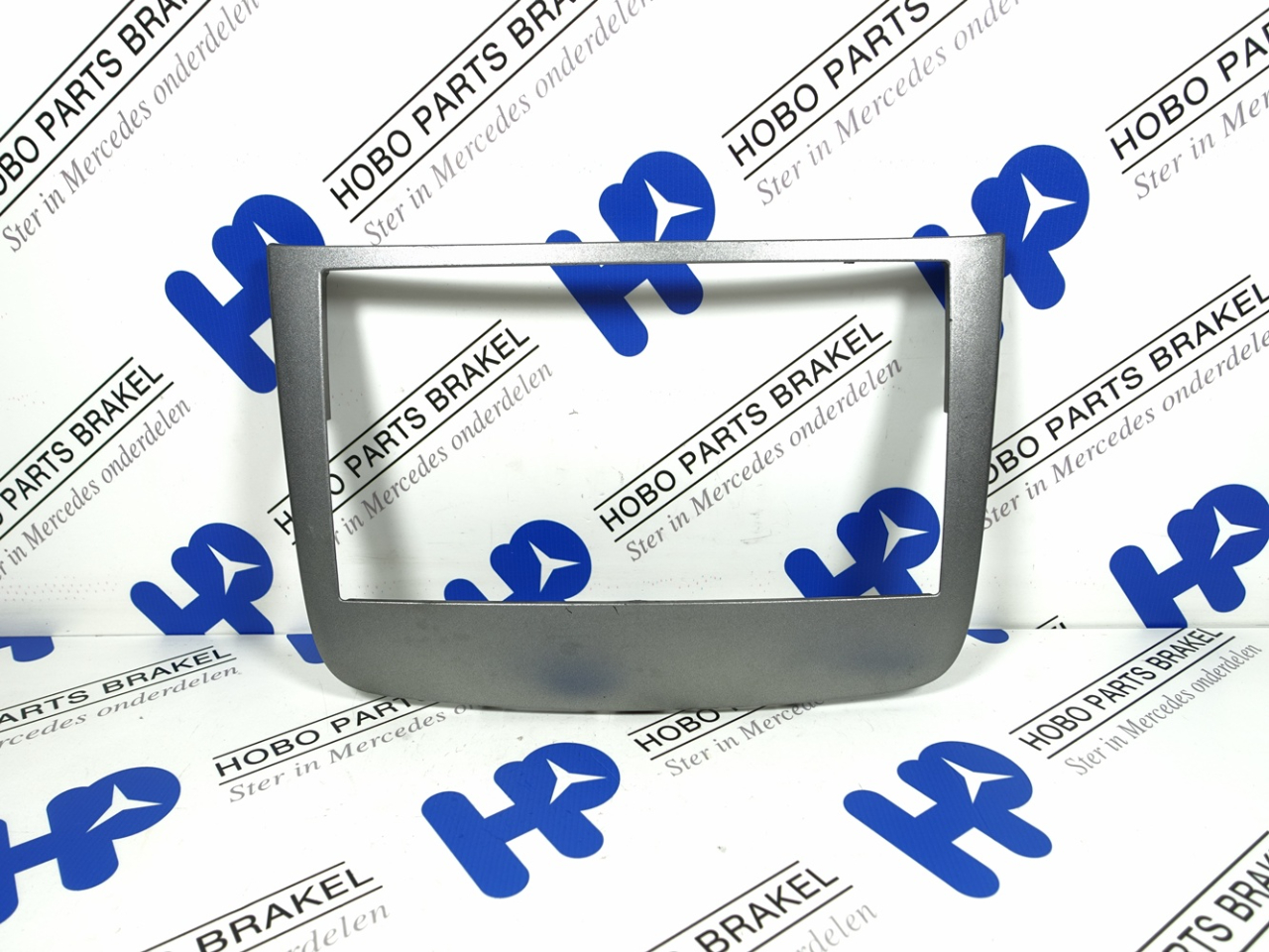 Middenconsole sierlijst A 639 689 1539 zilver
