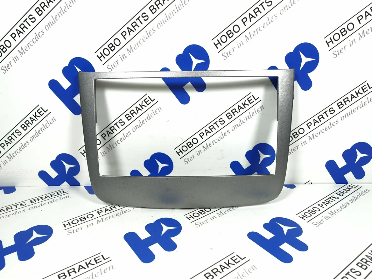 Middenconsole sierlijst A 639 689 1539 zilver - Article 15945 1 - A6396891539-1