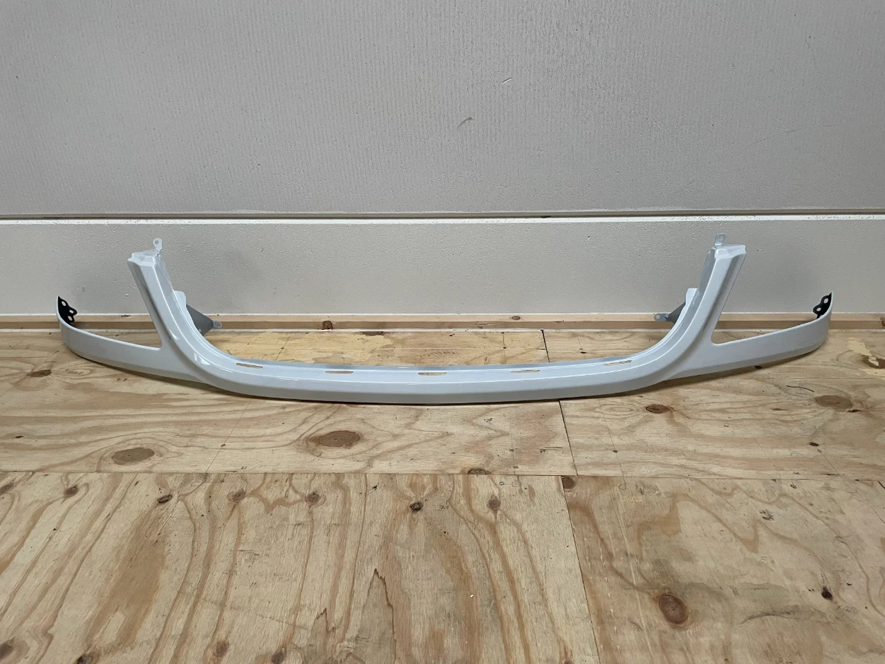 Grille frame sprinter w906 White (New) - Article 16066 1 - A9066200024-W