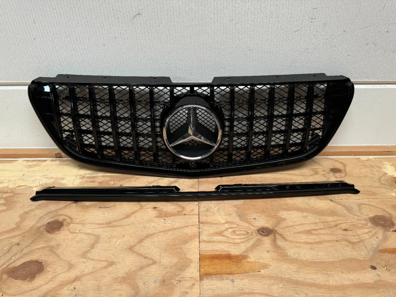 Grille Panamericana Vito w447 Black (New) - Article 16082 1 - 15120216