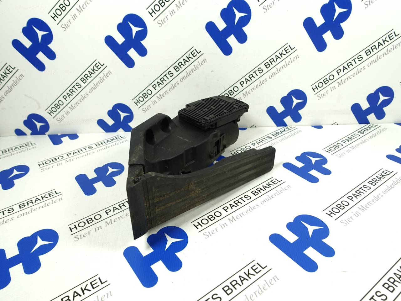 Gaspedaal A 222 300 1900 - Article 16387 1 - A2223001900