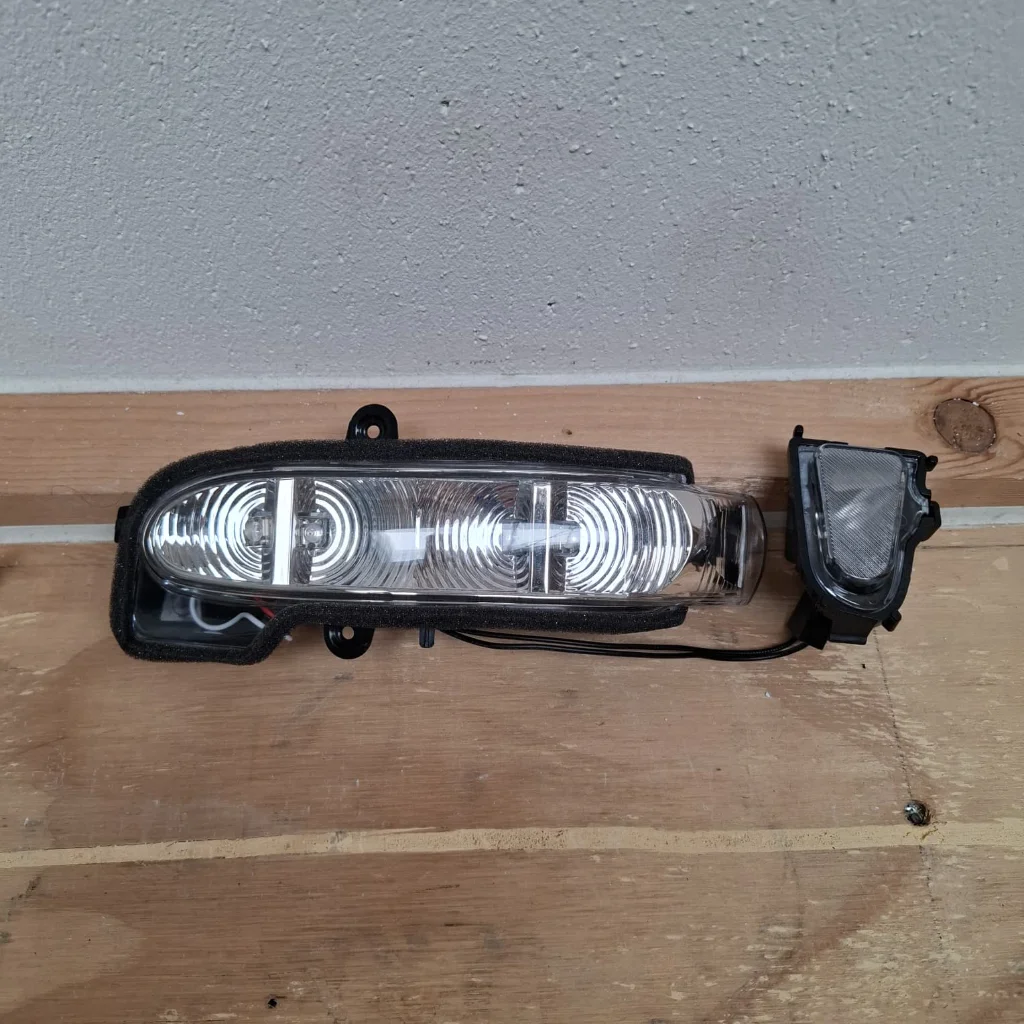 Indicator light A 203 820 1321 Left (New) - Article 16396 1 - HPB0008
