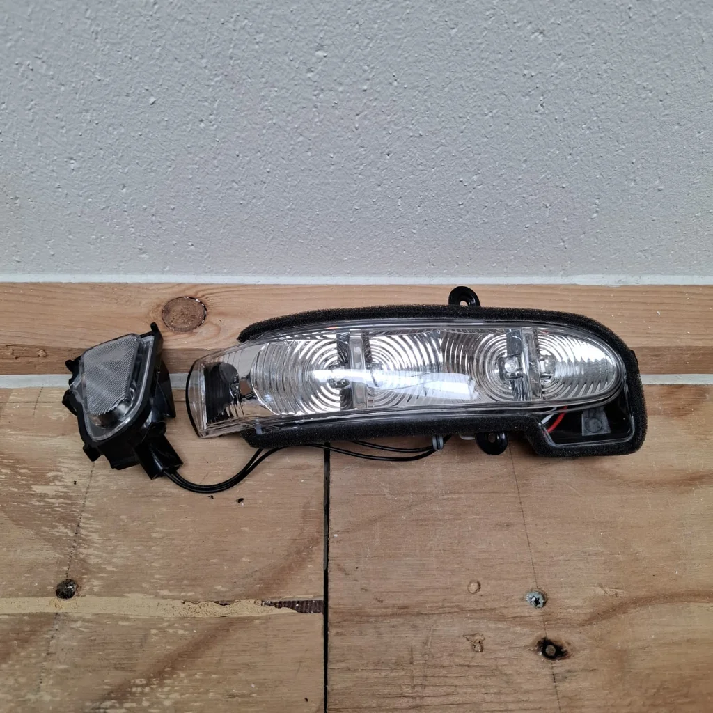Indicator light A 203 820 1421 Right (New) - Article 16397 1 - HPB0009