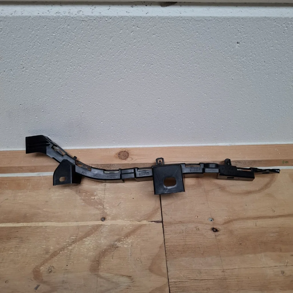Bumper guide A 906 889 0114 Right (New) - Article 16613 1 - A9068890114-N