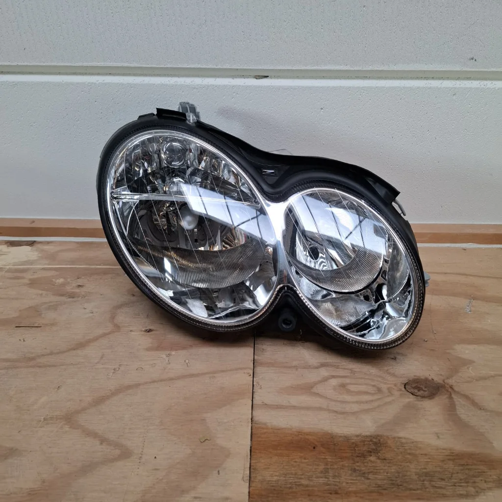 Headlight CLK-class w209 Right (New) - Article 16759 1 - 440-1146R-LD-EM