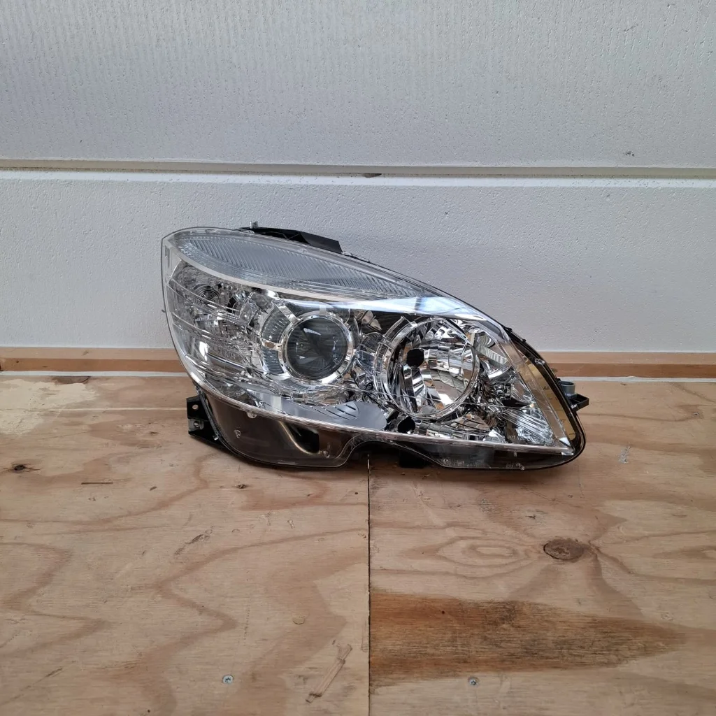 Headlight C-class w204 Right (New) - Article 16786 1 - 20-11251-05-2