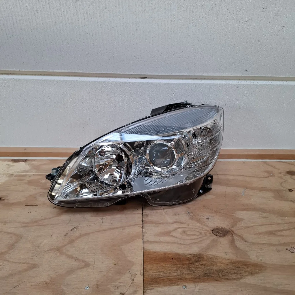 Headlight C-class w204 Left (New) - Article 16787 1 - 20-11252-05-2
