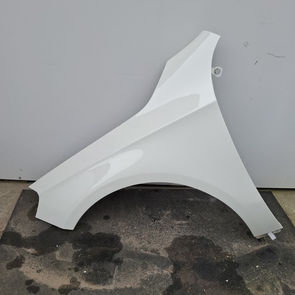 Spatbord A-klasse w176 Wit LV