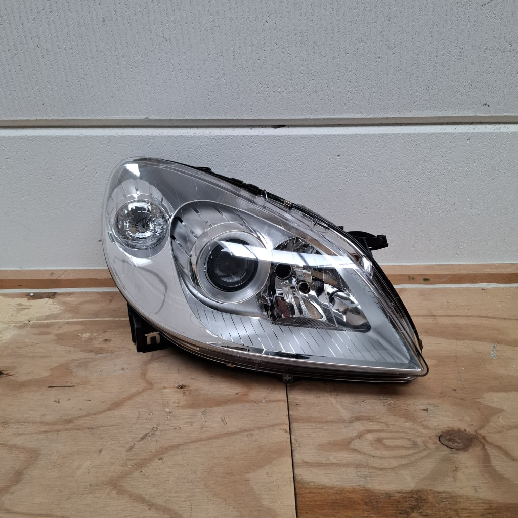 Koplamp B-klasse w245 Rechts (Nieuw)
