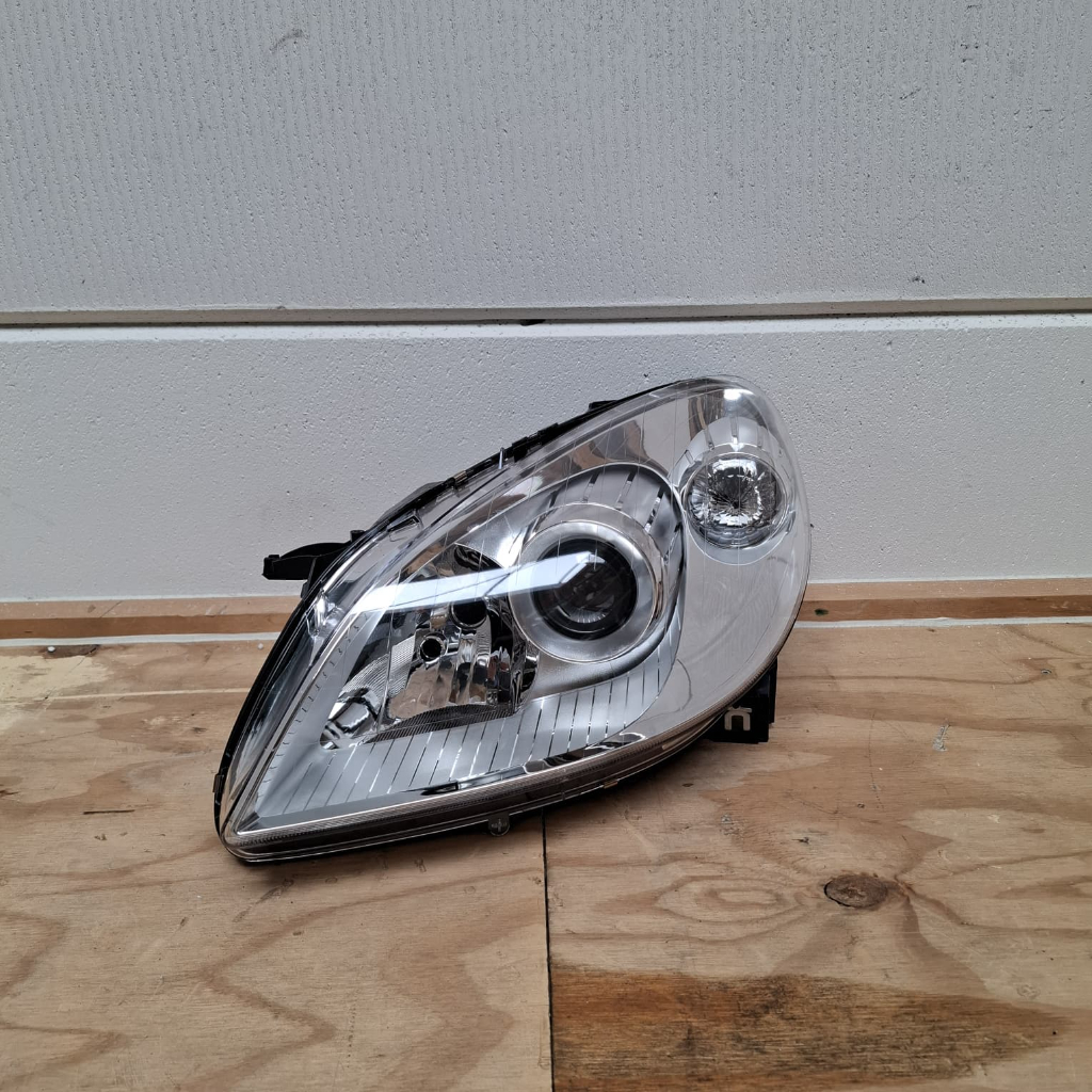 Koplamp B-klasse w245 Links (Nieuw)