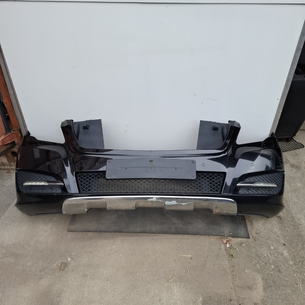 Voorbumper R-klasse w251 Facelift zwart