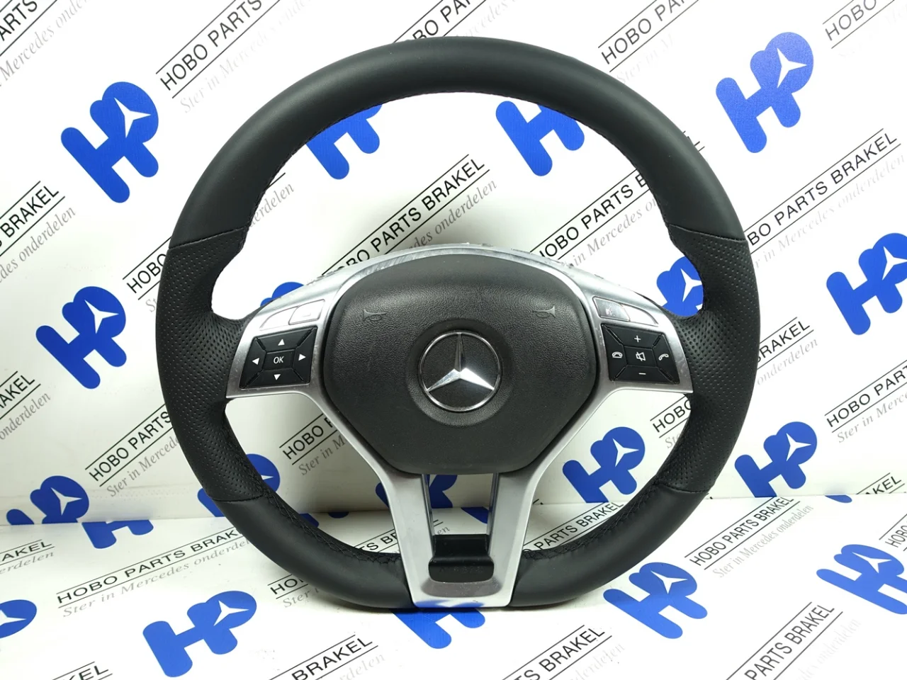 Stuurwiel A-klasse w176 / C-klasse w204 AMG nieuw bekleed -flippers +airbag. - Article 17218 1 - A1724602903-NA