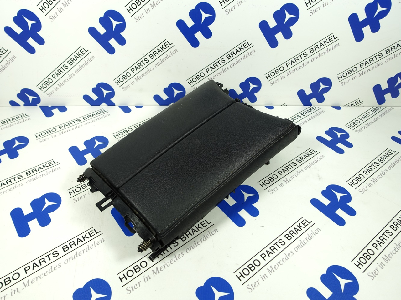 Middenconsole armsteun A 205 680 0496 - Article 9760 1 - A2056800496