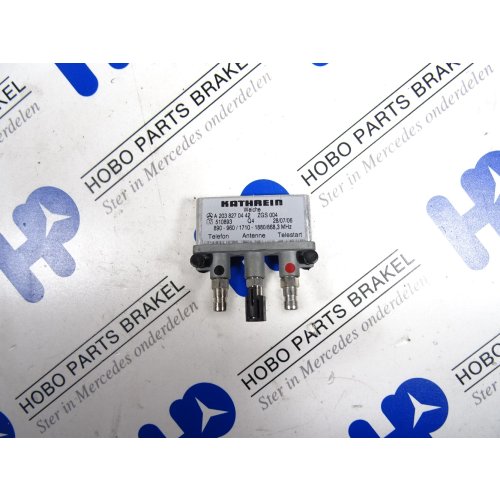 Antenne versterker A 203 827 0442 - A2038270442 - A2038270442