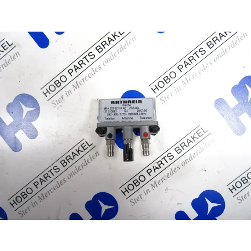 Antenne versterker A 203 827 0442 - A2038270442 - A2038270442