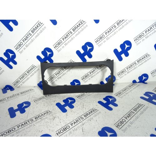 Middenconsole sierlijst A 204 680 9208 - A2046809208 - A2046809208