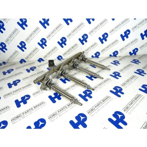Injector rail A 270 070 1595 - Article 13712 1 - A2700701595