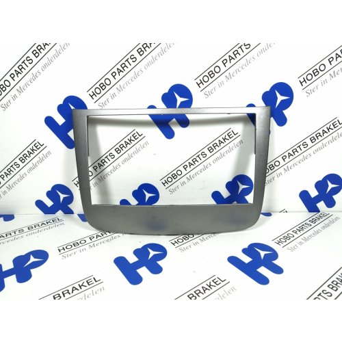 Middenconsole sierlijst A 639 689 1539 zilver - Article 15945 1 - A6396891539-1