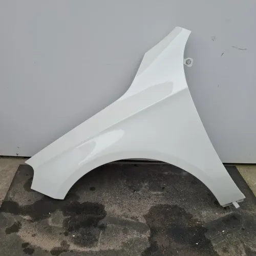 Spatbord A-klasse w176 Wit LV - Article 17005 1 - HPB0106